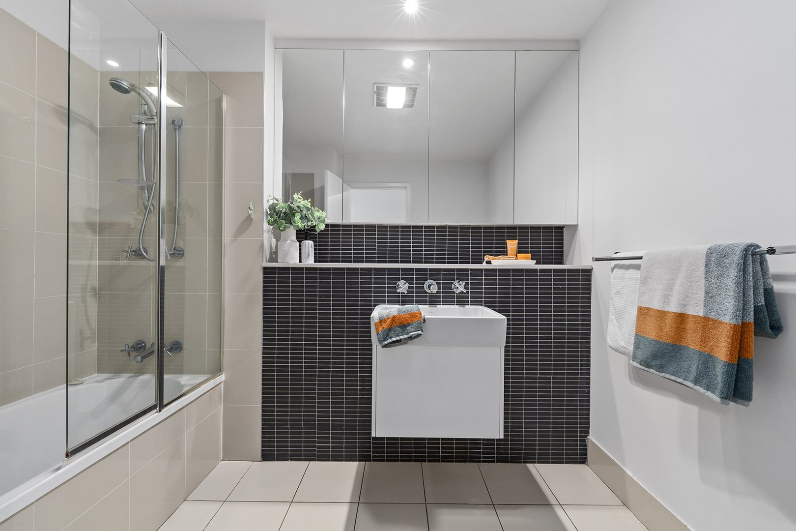 Main bathroom with shower over bathtub